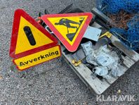 Varningsskyltar & kedjor till gripsågar & Avjämningsnät