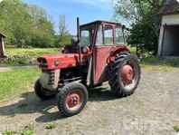 Traktor MASSEY FERGUSON 135 SPEC