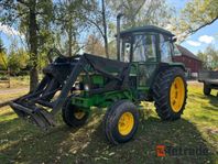 Traktor John Deere med lastare