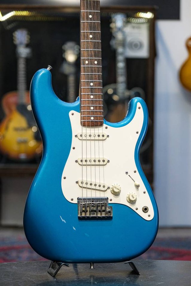 1984 Fender Standard Stratoca...