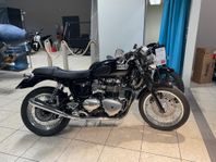 Triumph Thruxton 900 , låga mil ,fint skick