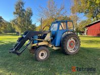 Traktor Ford Super Major med lastare