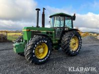 Traktor John Deere 4240S