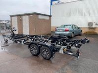 Tikitreiler 2600 BT Multirullar bromsad 80 km/h båttrailer -