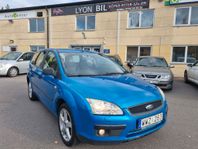 Ford Focus Kombi 1.6  låg mil Nybesiktigad