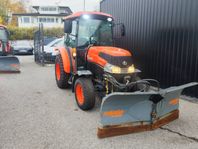 Kubota L2421 Kompakttraktor med Vikplog + Sandspridare