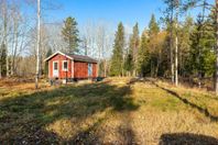 Plan stor tomt med hus c:a 23 kvm