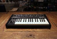 Begagnad Roland SH-09 analog Monosynt hos Musikbörsen