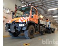 Lastbil UNIMOG U400 med trailer & redskap