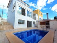 Stor villa med pool i Villajoyosa.  V437