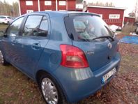 Toyota Yaris 5-D 1.3 NYBES/NYSERV/ÅRSSK 1.020:-/FINANS/INBYT