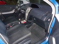Toyota Yaris 5-D 1.3 NYBES/NYSERV/ÅRSSK 1.020:-/FINANS/INBYT