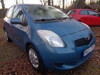 Toyota Yaris 5-D 1.3 NYBES/NYSERV/ÅRSSK 1.020:-/FINANS/INBYT