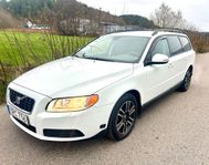 Volvo V70 2.5T 200hk, Skatt 1559kr, Ny kamrem+ Olja , Nybes.