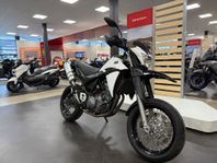 Yamaha XT660X SM. Nyservad. Helsystem Leovince.