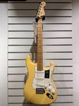 Fender Player Stratocaster Maple Fingerboard Buttercream