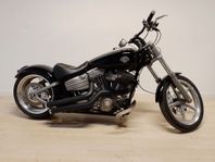 Harley-Davidson FXCW Rocker Endast 850 Mil !