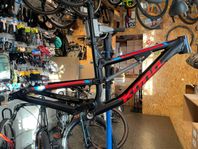 REA ny ram Kona Stinky 26 storlek S - Enduro / Downhill