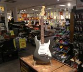 Begagnad Fender American Standard från 1993 hos Musikbörsen