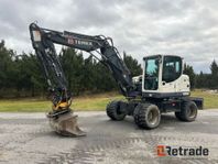 Grävmaskin Terex TW110 med knäckbom och flera redskap