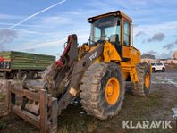 Hjullastare Volvo L90E med gafflar och skopor