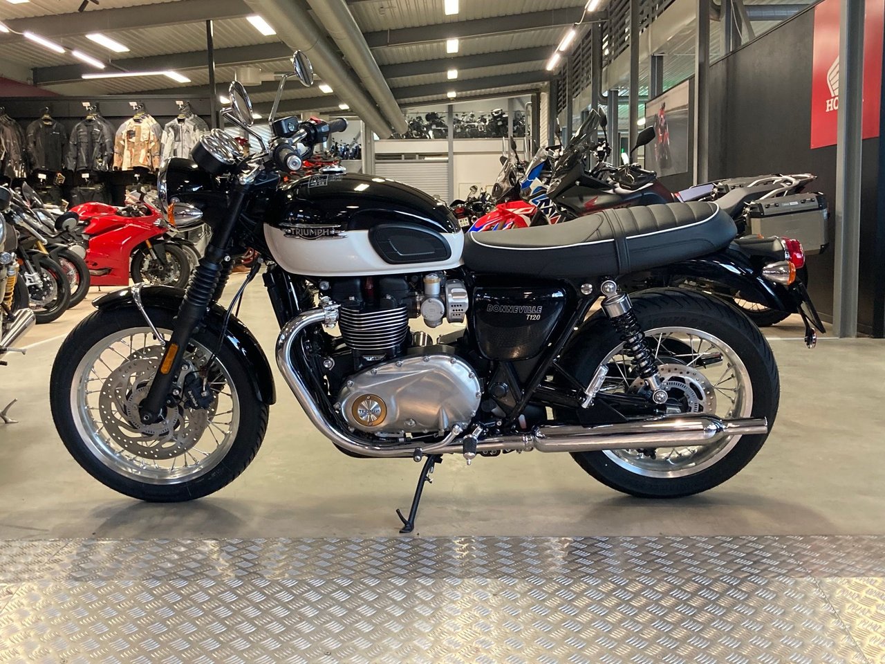 Triumph Bonneville T120 TILLB...