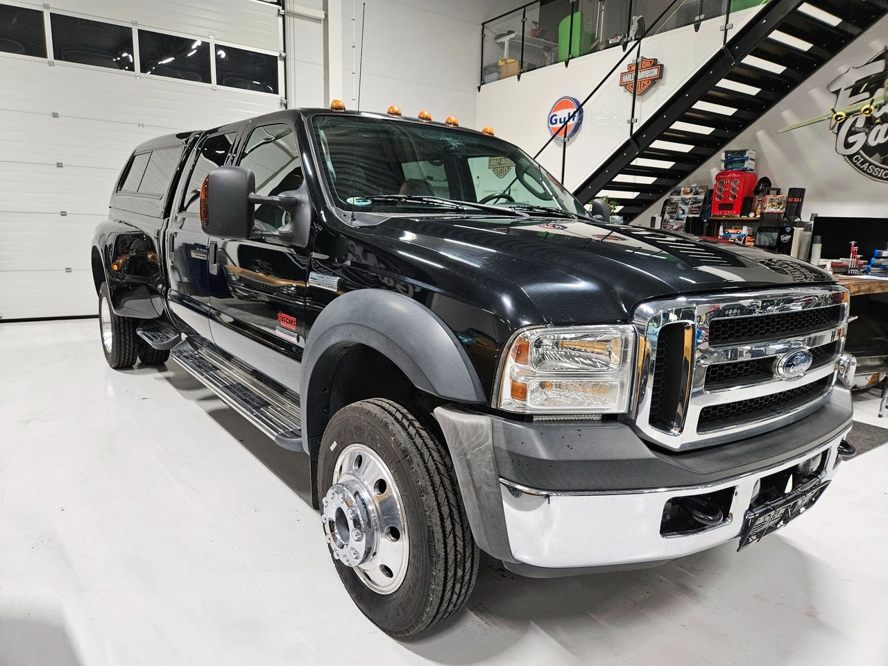 Ford F-550 Dually 4×4 Powerst...