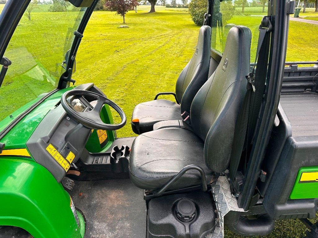 John Deere gator 825i