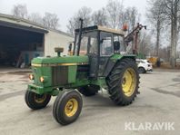 Traktor John Deere 3140.