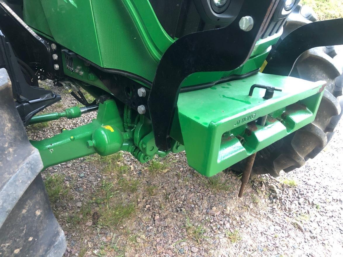 Traktor John Deere 6110R Auto...