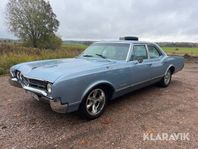 Oldsmobile Dynamic 88 Celebrity Sedan 7.0 V8 Hydra-Matic