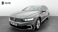 Volkswagen Passat Sportscombi GTE DSG P-värmare/Drag/Navigat