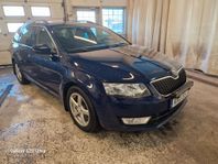 Skoda Octavia 1.6 TDI 4x4 Nykamrem, Lågskatt Edition Euro 5