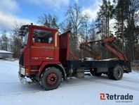 Lastbil Volvo F10 med liftdumper