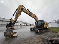 CAT 330