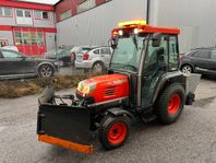 Redskapsbärare Kubota STV-36 med snöutrustning