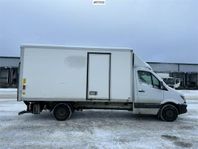 Skåpbil Mercedes Benz Sprinter med bakgavellyft