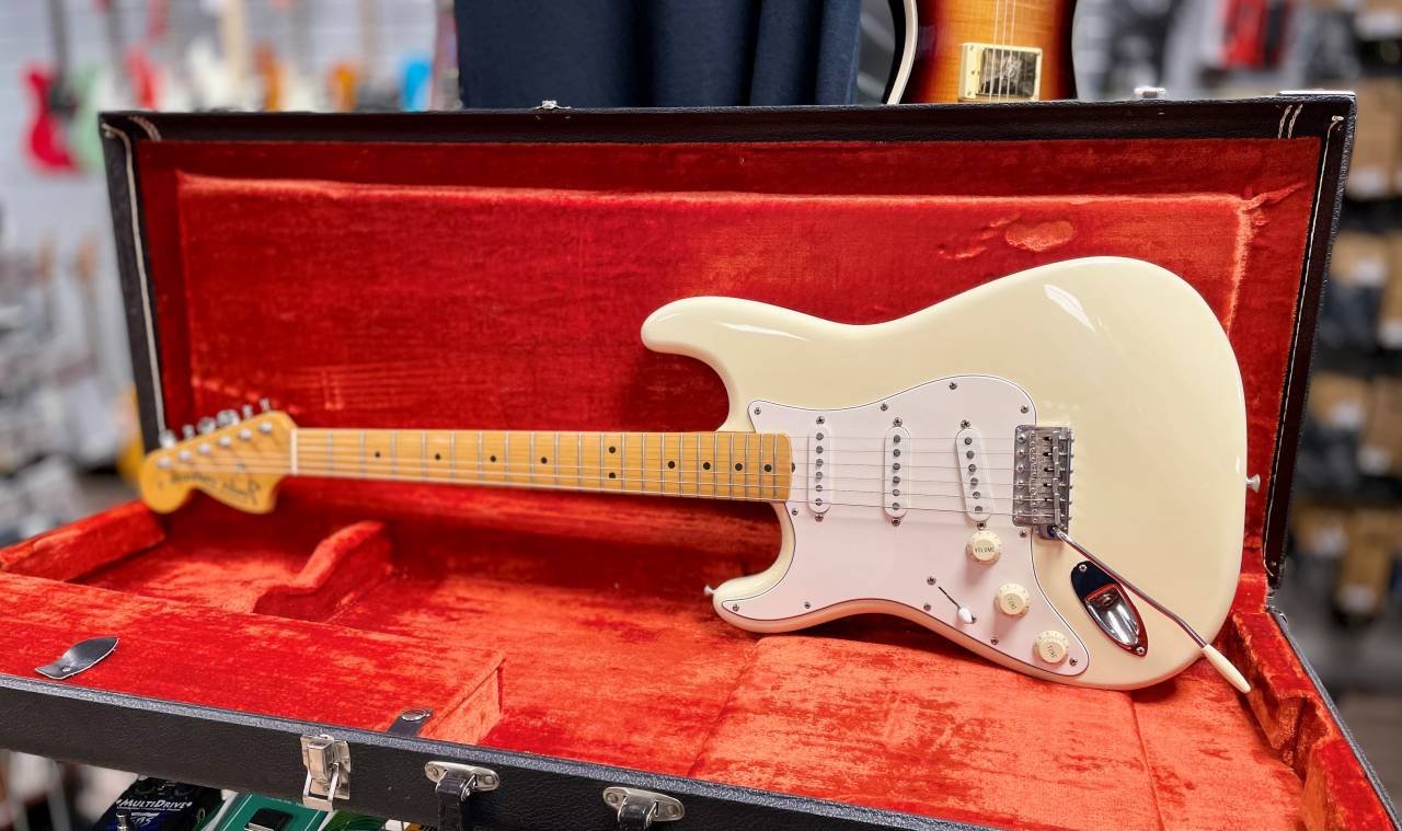 Fender Jimi Hendrix Tribute S...