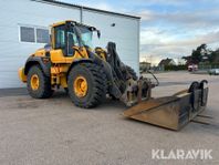 Hjullastare Volvo L110H med våg och redskap