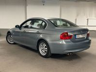 BMW 325 i SEDAN-COMFORT-2ÄGARE-VÄLSERVAD-12600MIL-SPORTSTOLA