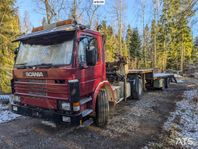 A-traktor Scania P93 med maskintrailer och kran (SE VIDEO)