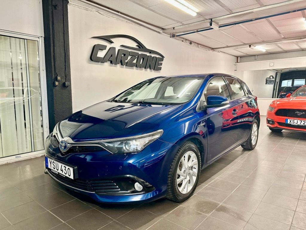 Toyota Auris Hybrid e-CVT, 136hk, 2017