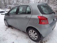 Toyota Yaris 5D 1.3 FULLSERV/MVG/ÅRSSK 1020:-/FINANS/INBYTE