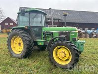 Traktor JOHN DEERE 3040 MFWD