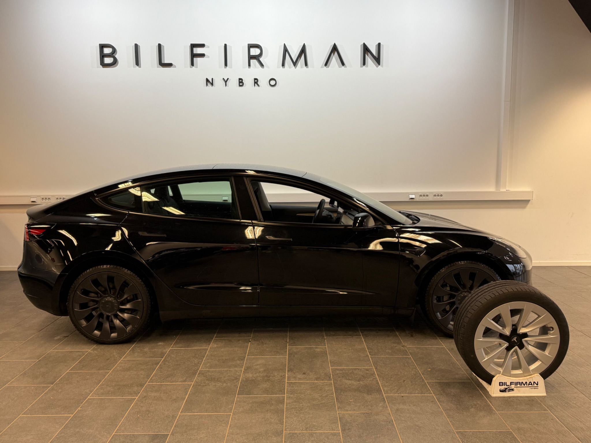 Tesla Model 3 Standard Range, 283hp, 2023