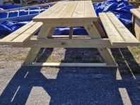 Bänkbord av grov plank