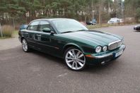 Jaguar XJR 396 hk, superskick, rätt färger, perf historik