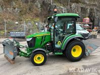 Traktor John Deere 3039R med plog & spridare