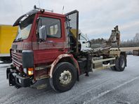 Scania P93 4x2 lastväxlare med kran