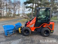 Redskapsbärare Castloaders 33T LX med vikplog